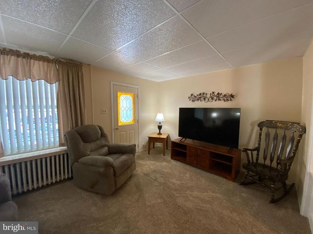 141 S NICHOLAS ST, Saint Clair, PA 17970