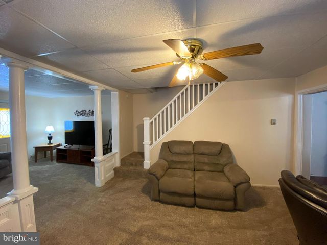 141 S NICHOLAS ST, Saint Clair, PA 17970