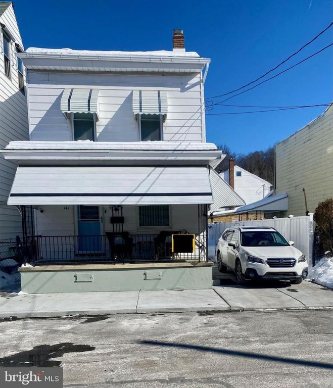 141 S NICHOLAS ST, Saint Clair, PA 17970