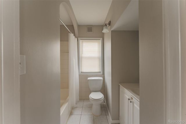 15765 Nicolai Avenue, Eastpointe, MI 48021