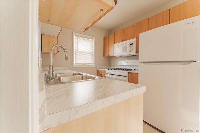 15765 Nicolai Avenue, Eastpointe, MI 48021