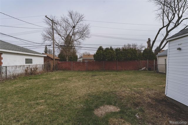 15765 Nicolai Avenue, Eastpointe, MI 48021
