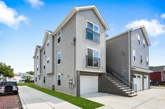 54 Holland St, Newark City, NJ 07103