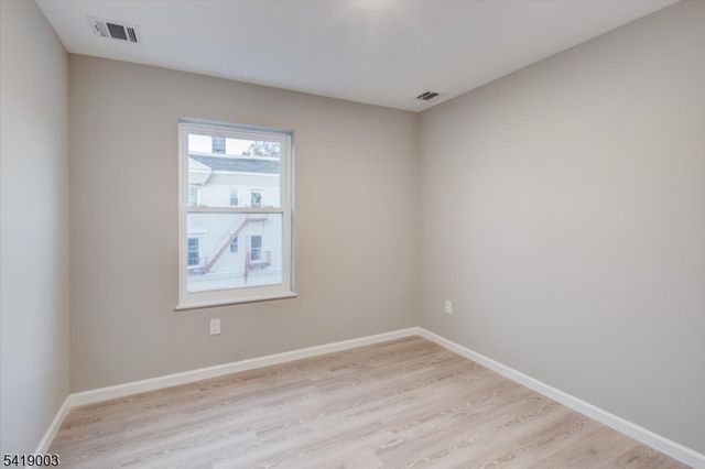 54 Holland St, Newark City, NJ 07103