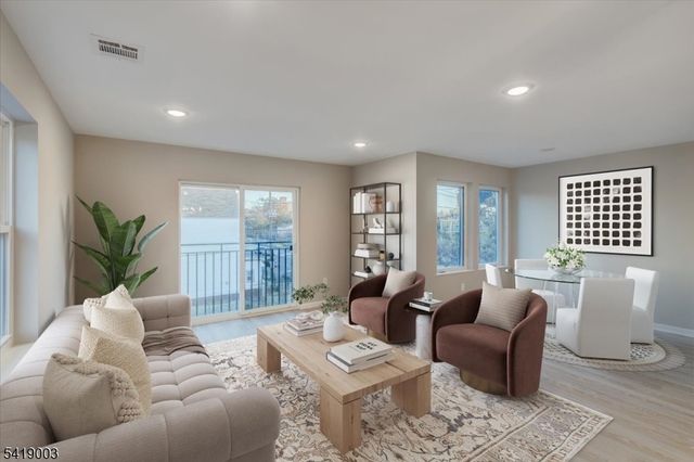 54 Holland St, Newark City, NJ 07103