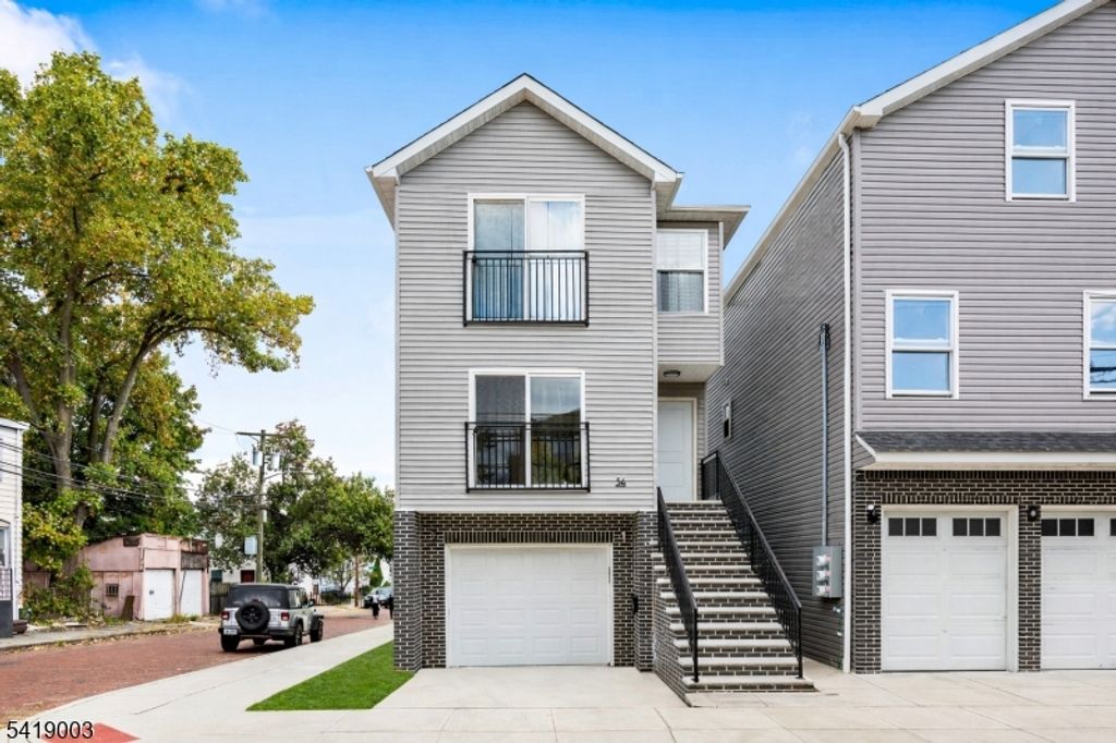 54 Holland St, Newark City, NJ 07103