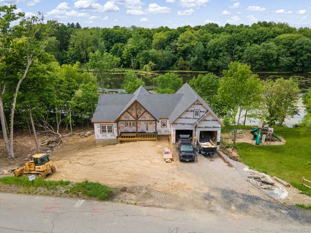 86 Shore Boulevard, Slate Hill, NY 10973
