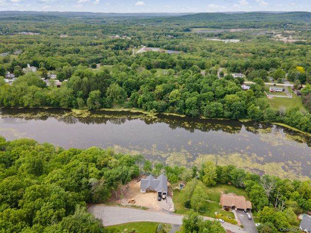 86 Shore Boulevard, Slate Hill, NY 10973