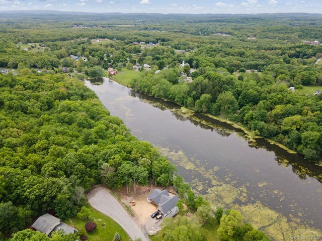 86 Shore Boulevard, Slate Hill, NY 10973