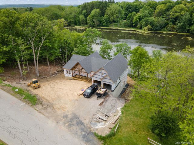 86 Shore Boulevard, Slate Hill, NY 10973