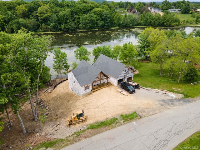 86 Shore Boulevard, Slate Hill, NY 10973