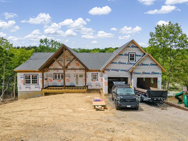 86 Shore Boulevard, Slate Hill, NY 10973