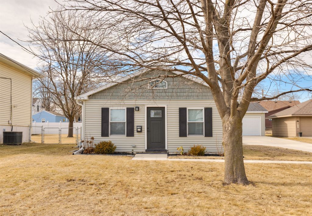 4104 69th Street, Urbandale, IA 50322