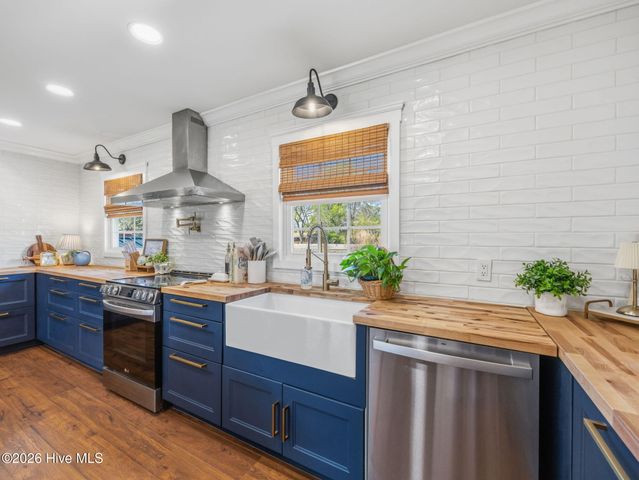 209 Puller Drive, Jacksonville, NC 28540