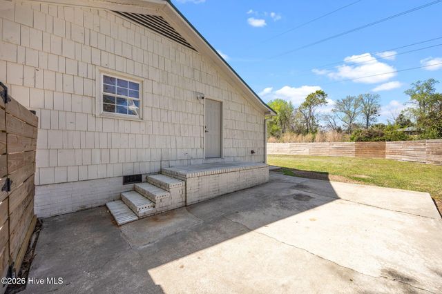 209 Puller Drive, Jacksonville, NC 28540