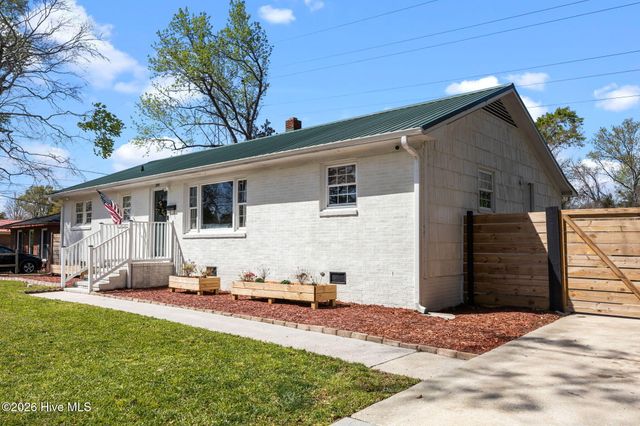 209 Puller Drive, Jacksonville, NC 28540