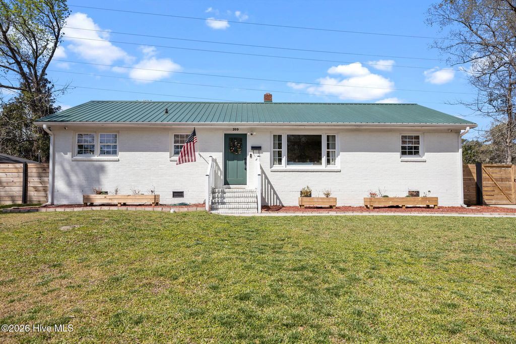 209 Puller Drive, Jacksonville, NC 28540