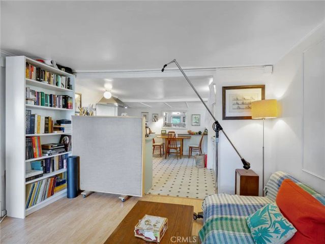 2258 Duane, Los Angeles, CA 90039