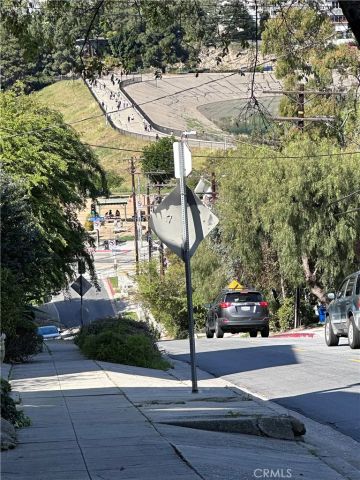 2258 Duane, Los Angeles, CA 90039
