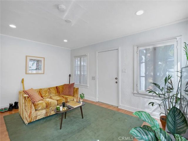 2258 Duane, Los Angeles, CA 90039