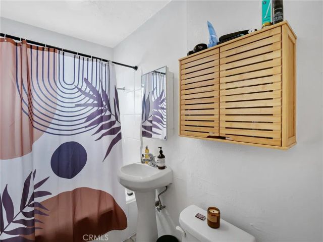 2258 Duane, Los Angeles, CA 90039