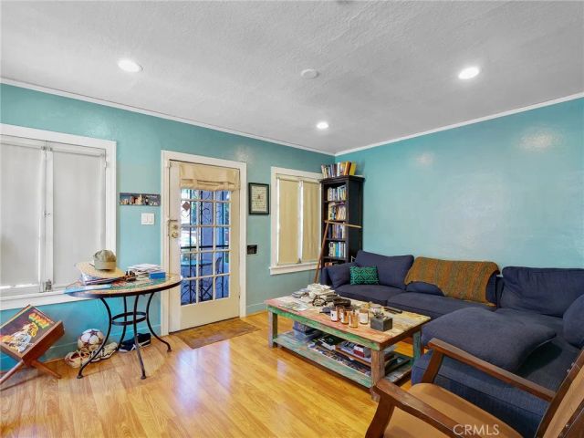 2258 Duane, Los Angeles, CA 90039