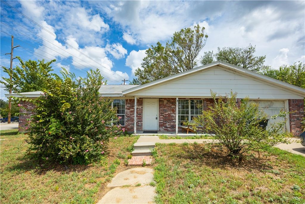 606 North Moore Street, Caldwell, TX 77836 — photo 3