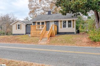530 W Hayne Street, Woodruff, SC 29388