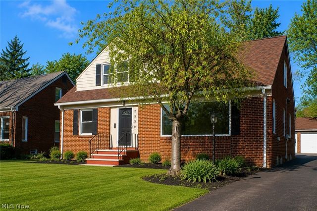 2529 Canterbury Road, Cleveland Heights, OH 44118