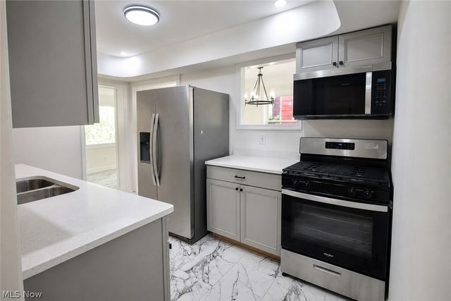 2529 Canterbury Road, Cleveland Heights, OH 44118