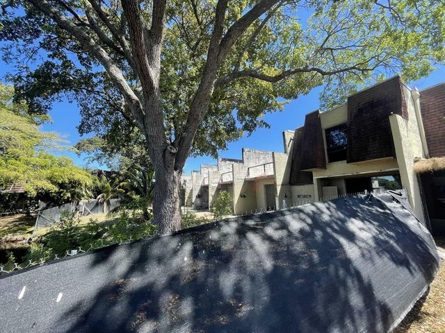 8921 Palm Tree Lane 8921, Pembroke Pines, FL 33024