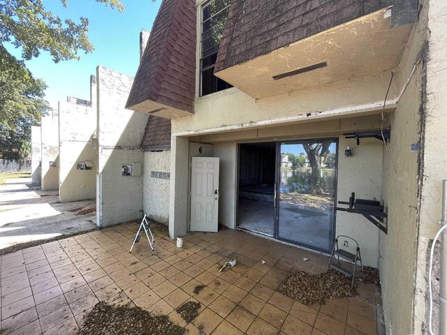 8921 Palm Tree Lane 8921, Pembroke Pines, FL 33024