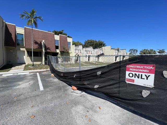 8921 Palm Tree Lane 8921, Pembroke Pines, FL 33024