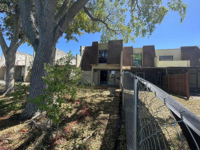 8921 Palm Tree Lane 8921, Pembroke Pines, FL 33024
