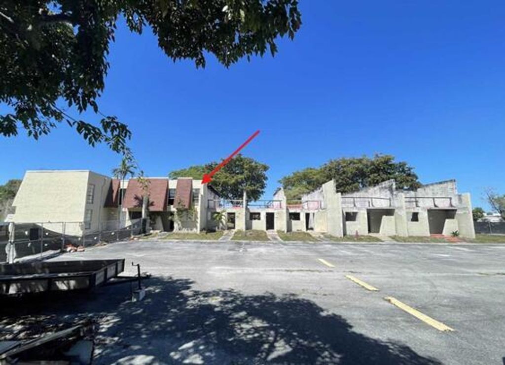 8921 Palm Tree Lane 8921, Pembroke Pines, FL 33024