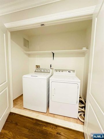 46 Skymark Court, Upper Saddle River, NJ 07458