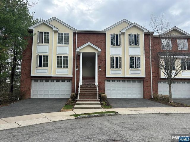 46 Skymark Court, Upper Saddle River, NJ 07458