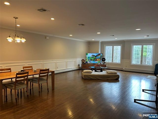 46 Skymark Court, Upper Saddle River, NJ 07458