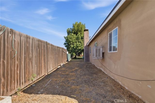 17651 Santa Ana, Bloomington, CA 92316