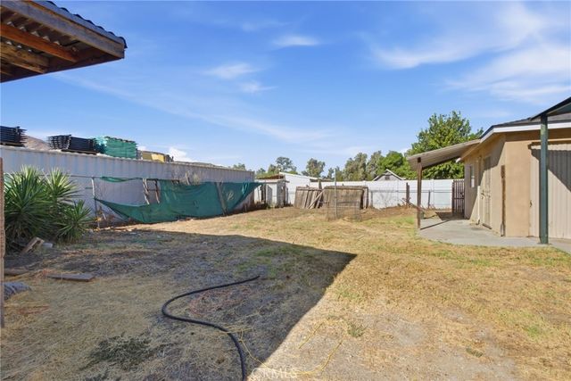 17651 Santa Ana, Bloomington, CA 92316