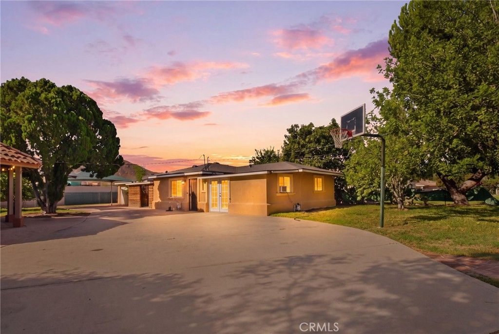 17651 Santa Ana, Bloomington, CA 92316