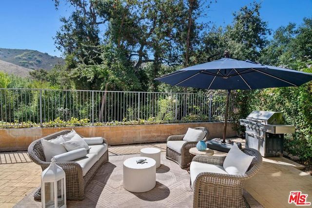 4724 Rhapsody Drive, Oak Park, CA 91377