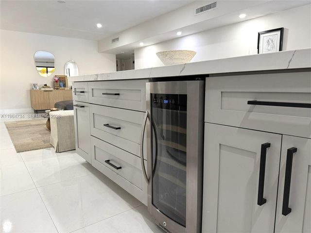 15896 Kilmarnock Dr 15896, Miami Lakes, FL 33014