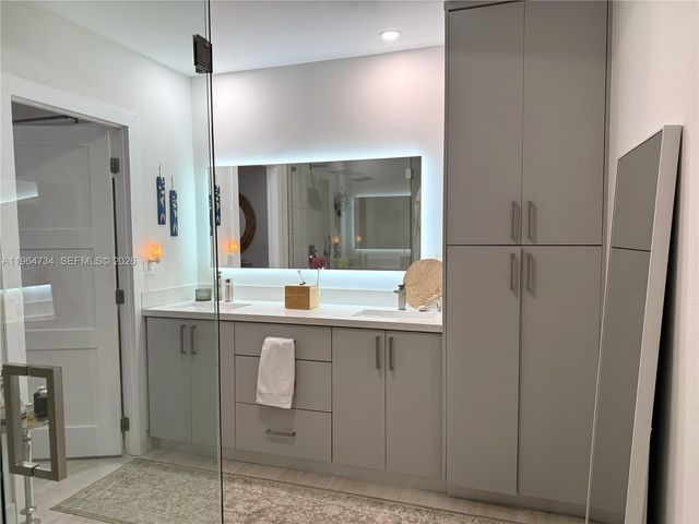 15896 Kilmarnock Dr 15896, Miami Lakes, FL 33014