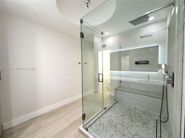 15896 Kilmarnock Dr 15896, Miami Lakes, FL 33014