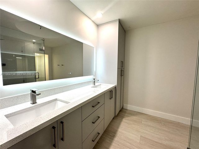 15896 Kilmarnock Dr 15896, Miami Lakes, FL 33014