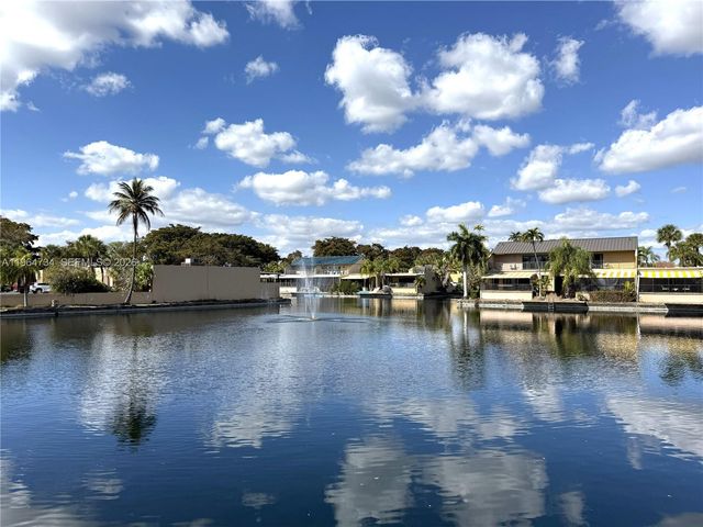 15896 Kilmarnock Dr 15896, Miami Lakes, FL 33014