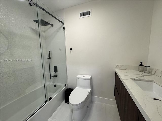 15896 Kilmarnock Dr 15896, Miami Lakes, FL 33014