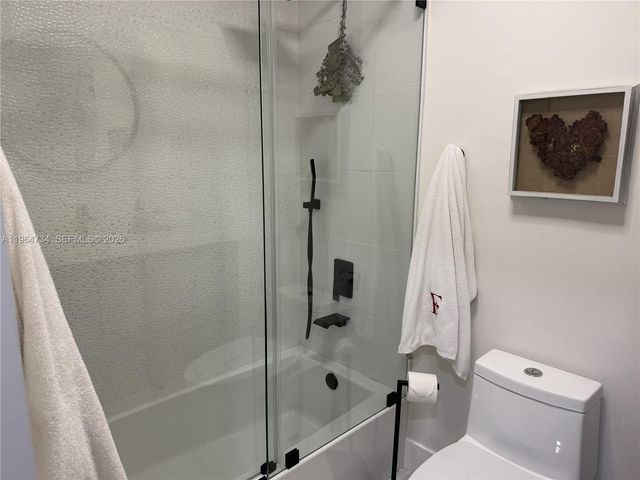 15896 Kilmarnock Dr 15896, Miami Lakes, FL 33014