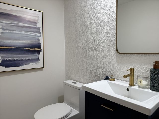 15896 Kilmarnock Dr 15896, Miami Lakes, FL 33014